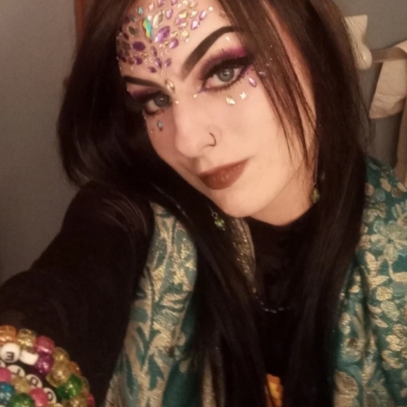 Meet your Posher, Mandy - Picture 2 of 2